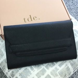 NWT The Daily Edited (tde.) fold clutch black